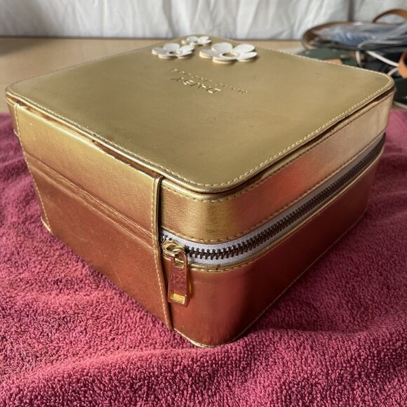 Marc Jacobs Daisy cosmetic travel bag gold large deep zipped cubic box 7" x 7" - Picture 6 of 7
